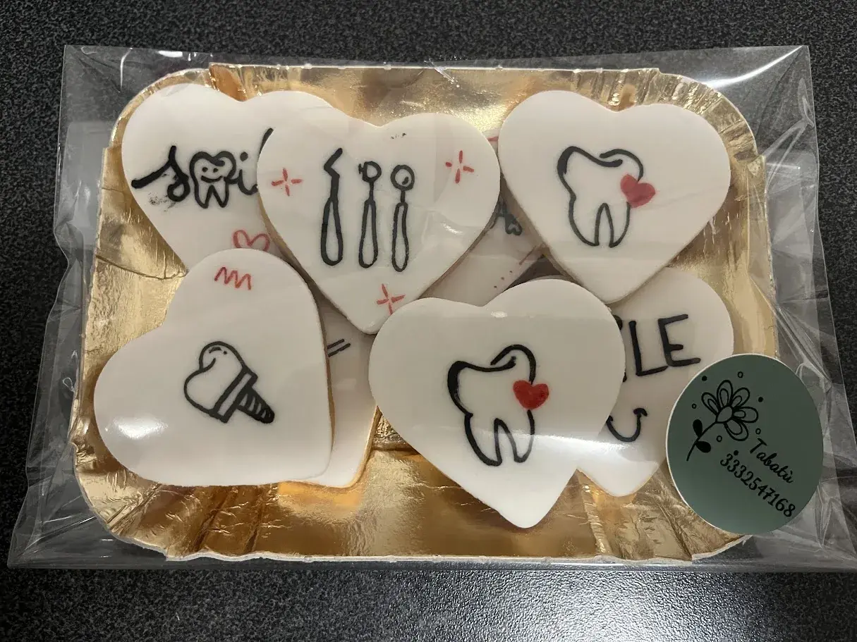 Biscotti personalizzati decorati a tema dentista realizzati da Tabatù