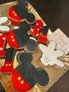 Biscotti personalizzati decorati a tema Topolino realizzati da Tabatù