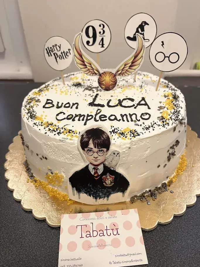 Torta di compleanno personalizzata a tema Harry Potter realizzata da Tabatù